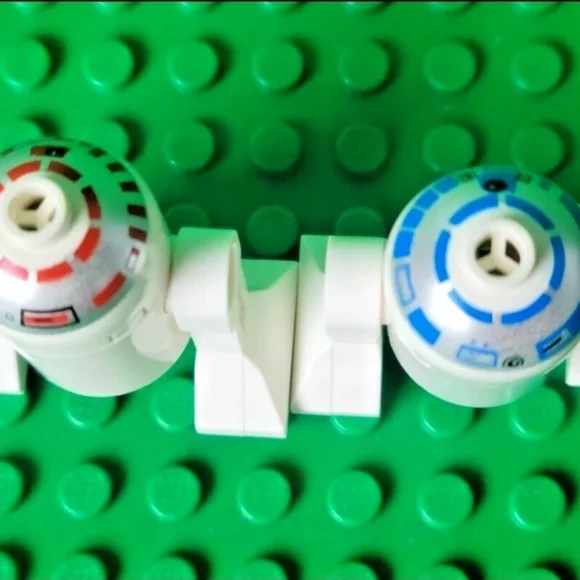 Lego Star Wars Minifigures Droids R2-D5 + R2-D2 + R5-D4 Minifig Lot - Picture 8 of 8